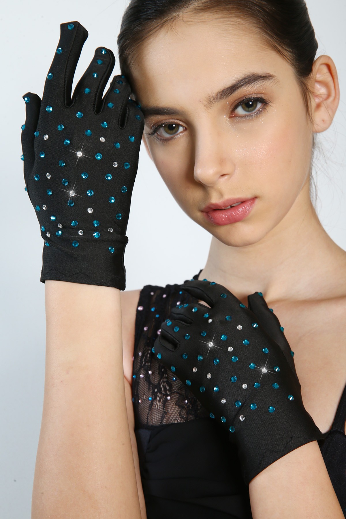 Trendy Pro Adults Crystals Perfomance Gloves - Black