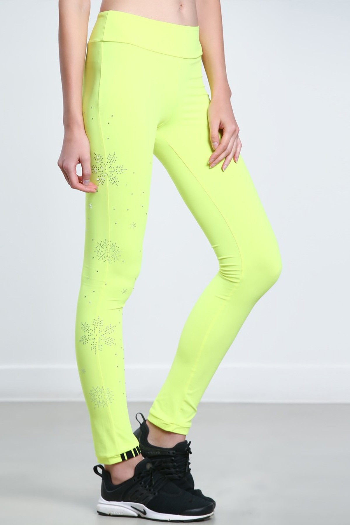 Classic Mid-high Waist Snowflakes Skating Pants - OTH